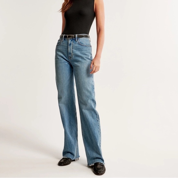 Abercrombie High Rise 90s Relaxed Jean - Picture 2 of 9